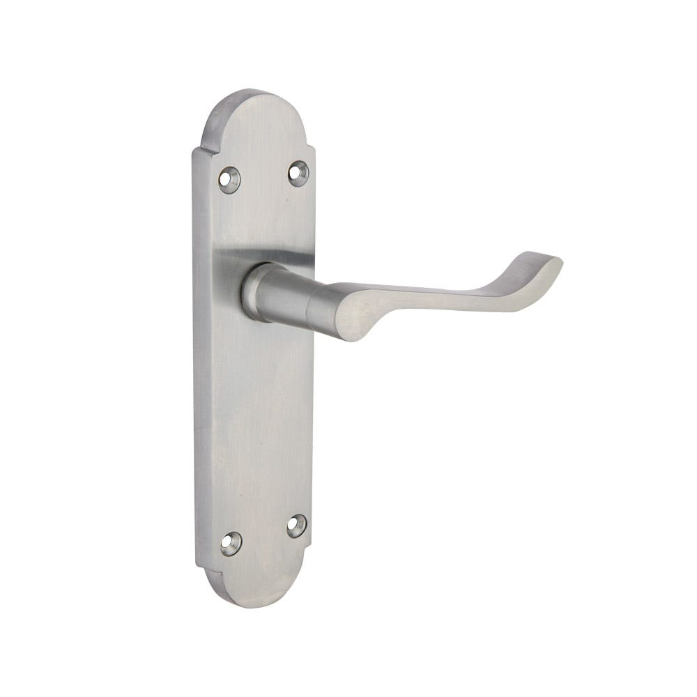 Carisbrooke Latch Handle Satin Chrome