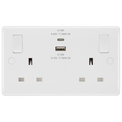 BG 13A 22W 2 Gang Switched Socket & USB-A+C White Moulded 822UAC22-01