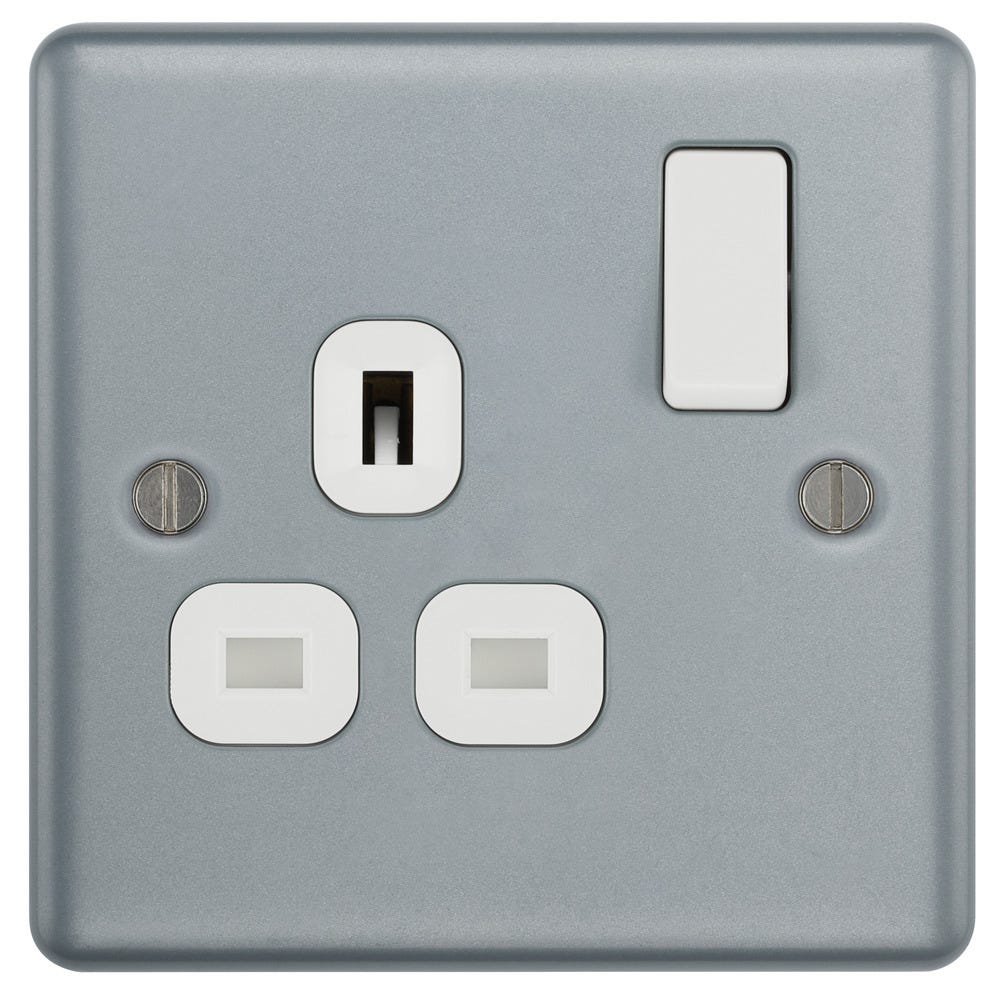 BG 13A 1 Gang DP Metal Clad Switched Socket MC521