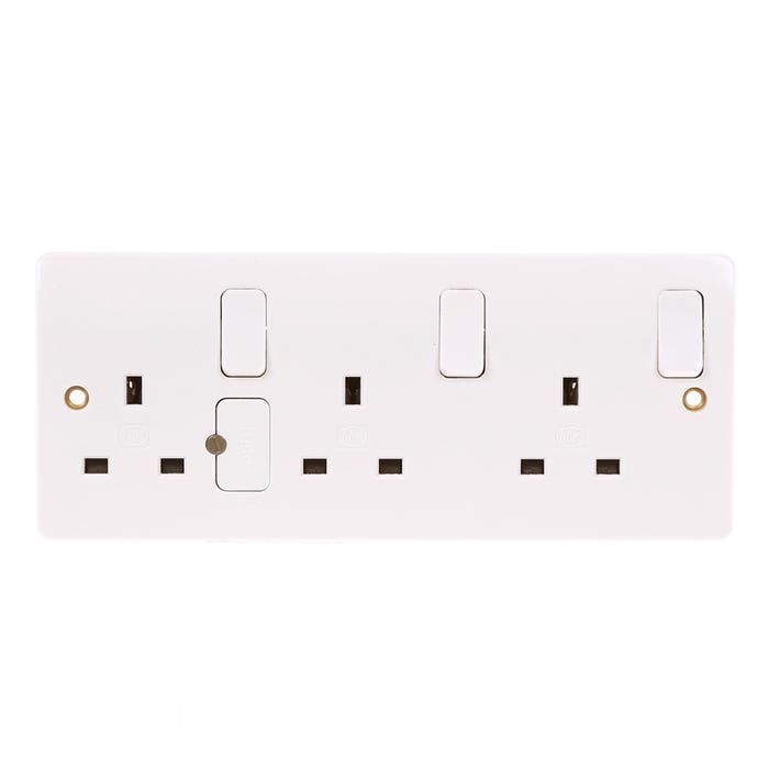MK 13A 3 Gang DP Fused Triple Switched Socket K2737WHI