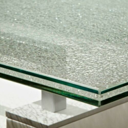 Glass worktop with cracked glass